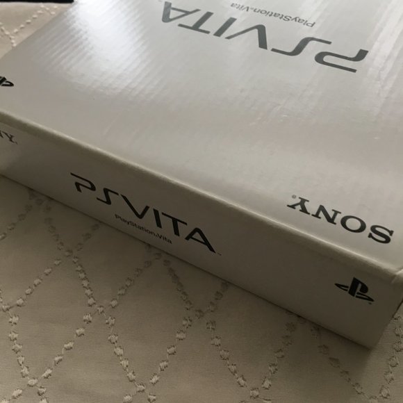 Assassin's Creed III Liberation PlayStation Vita Wi-Fi Bundle PS Vita 10… - Picture 14 of 16